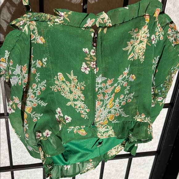 J.O.A. Green Floral Crop Top - Picture 4 of 4